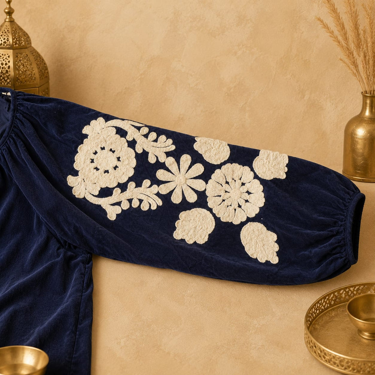 BLOUSE BRODÉE EN VELOURS FIN