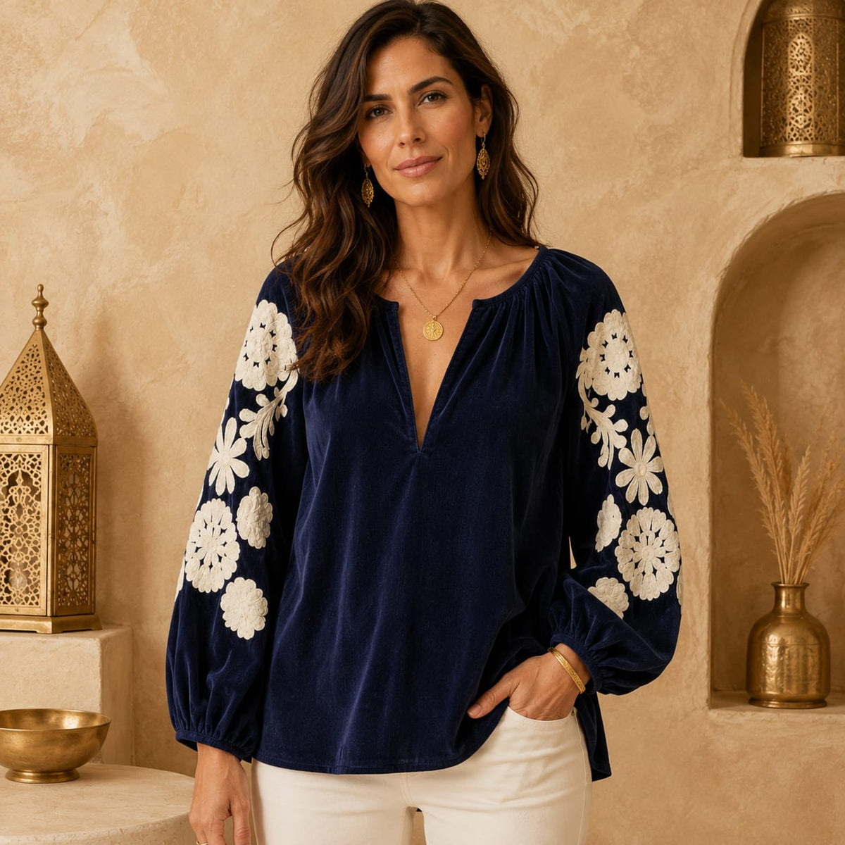 BLOUSE BRODÉE EN VELOURS FIN